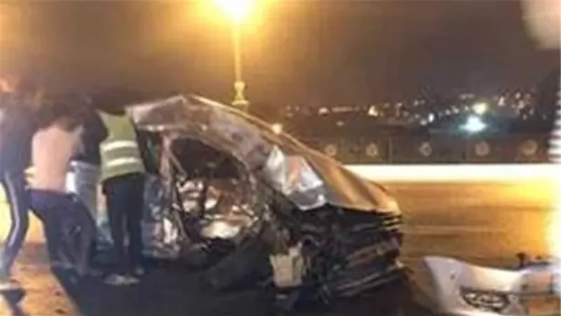 حادث سيارة مروع.. لحظة وفاة فنان شهير وطفله وزوجته | فيديو