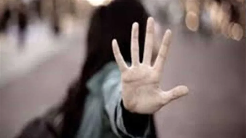 فيديو يشعل الغضب.. جريمة تحرش في نهار رمضان تهز دولة عربية | شاهد 