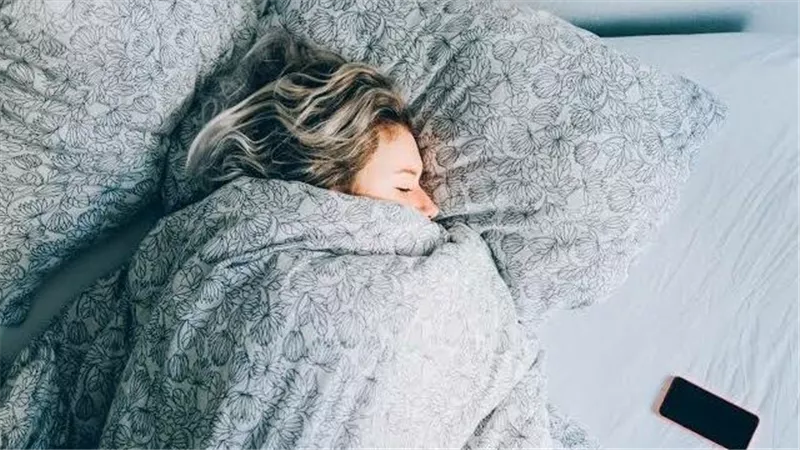 في 10 ثوانٍ فقط.. حيلة الجيش الأمريكي لمساعدتك على النوم بدون أرق