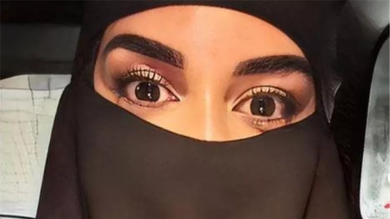 هكذا علق الجمهور.. ياسمين صبري تثير الجدل بعد ظهورها بالنقاب | شاهد