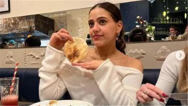 بسبب إفطار رمضان في لندن.. الجمهور يهاجم ابنة عمرو دياب