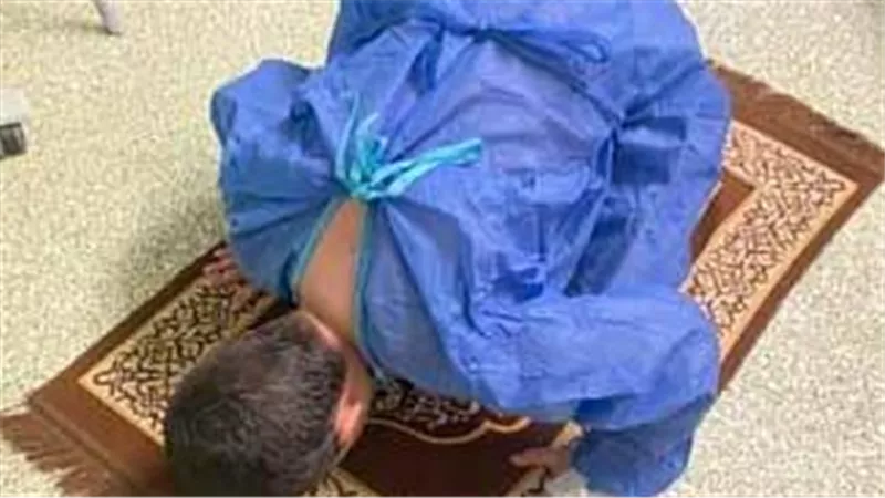 ادعوا له..طفل 10 سنوات يستعد لاستئصال ورم من النخاع الشوكي بالصلاة والدعاء | شاهد