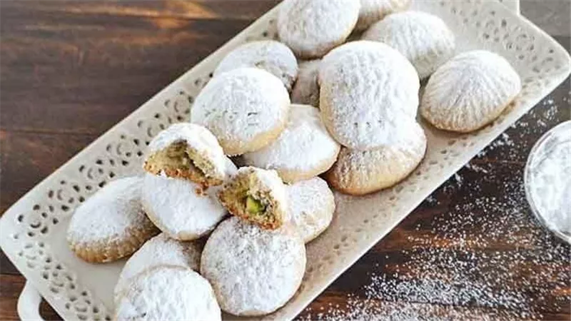 مقدما البدائل.. طبيب يحذر 5 فئات من تناول كحك وبسكويت العيد