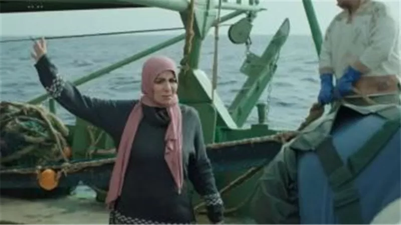 تصدر التريند بسبب منى زكي.. سعر صادم لـ جمبري الفراولة 