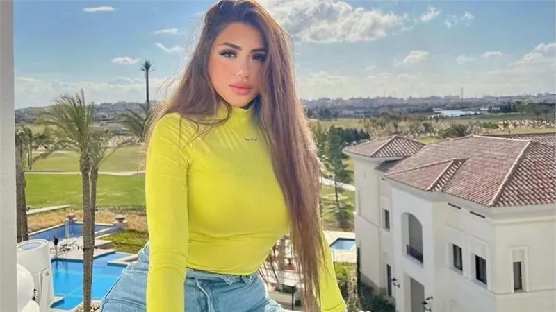 بعد العباية.. صور وضعت سارة سلامة فى مأزق | شاهد