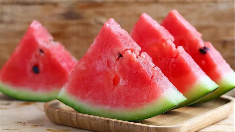 لن تتوقع.. هذا ما يحدث لجسمك إذا تناولت البطيخ يوميا