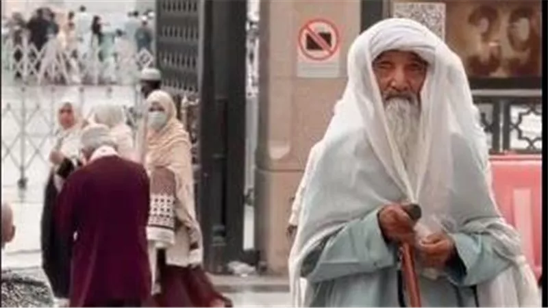 كأنه من زمن الصحابة.. فيديو لشيخ بالمسجد النبوي يثير ضجة على وسائل التواصل | شاهد