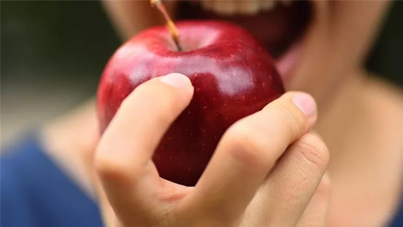 احرص عليها.. 8 أطعمة تساعد على تطهير الكبد من السموم 