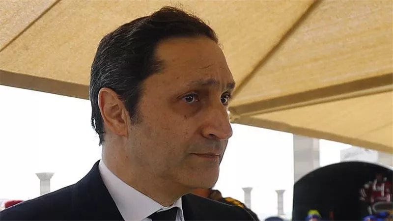 بقى ثوري.. علاء مبارك يثير الجدل بتويتة عن الشيخ إمام | شاهد