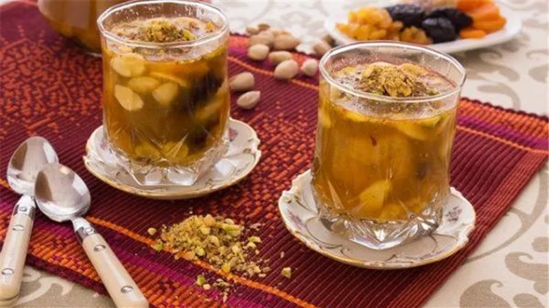 لن تتوقع.. هذا ما يحدث لجسمك لو بتكسر صيامك بكوب من البلح المنقوع
