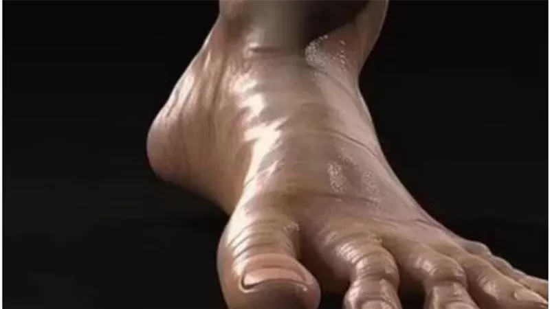  ما قصتها؟.. صورة قدم بشرية تثير هلع رواد التواصل الاجتماعي