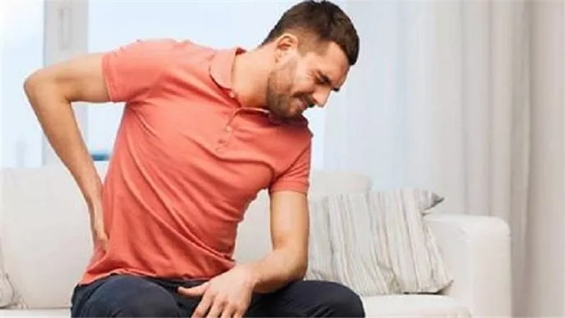 طبيب يكشف.. كيف نميز بين البواسير والسرطان؟ 