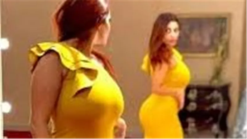 فستان مكشوف.. ندى الكامل تثير الجدل بإطلالة جديدة | شاهد