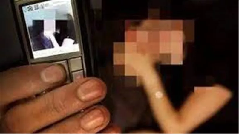 هتدفعي ولا افضحك.. القصة الكاملة لتهديد عامل لفتاة بنشر فيديوهات وصور جنسية لها 