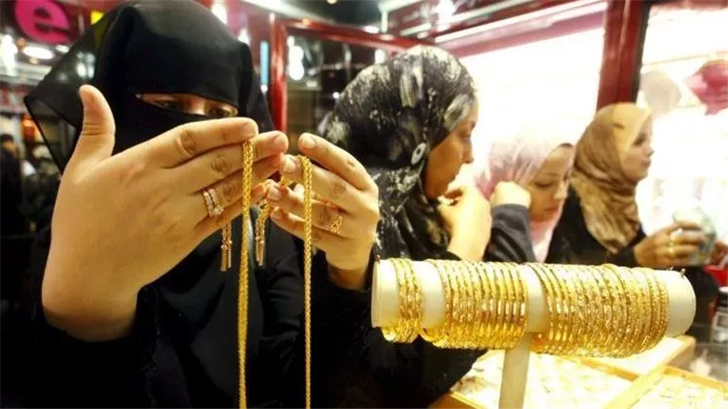 رقم صادم.. كم أنفق المصريون على شراء الذهب في 3 شهور؟ 