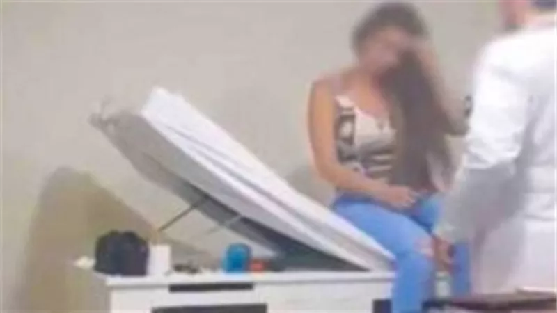 انتحل صفة طبيب وكشف عورتها.. قرار عاجل ضد أستاذ جامعي هتك عرض سيدة