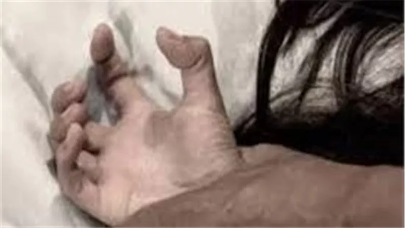 رفضت الزواج منه.. شاب يمزق جسد طالبة وسط الشارع أمام الجامعة 