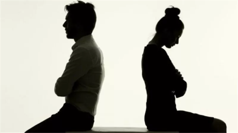 قفشتها بتلف وتشرب فى الحمام.. رجل يلجأ لمحكمة الأسرة لتطليق زوجته بعد 6 أشهر زواج