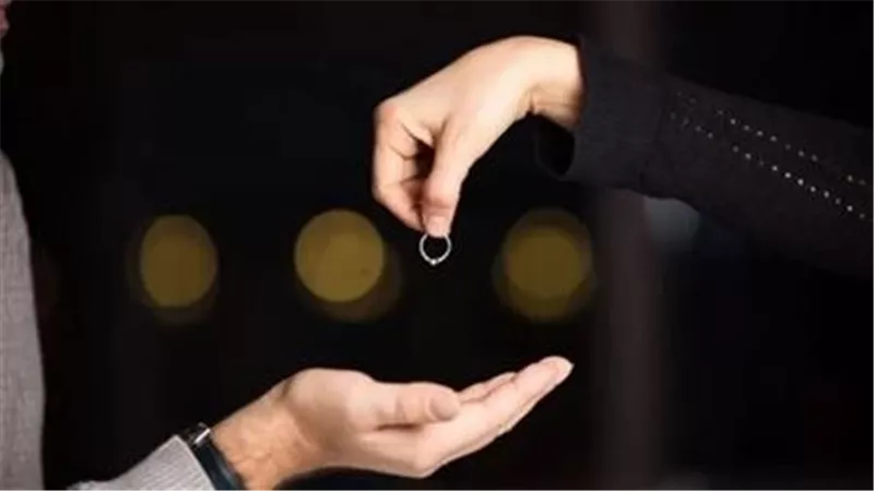 قعد يتفرج على أفلام ثقافية.. روح تطلب خلع زوجها بسبب ليلة الدخلة 
