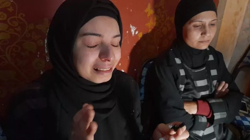 فشل في الاعتداء عليها فأنهى حياة زوجها..موسى ضحى بحياته دفاعا عن عرضه وزوجته تنهار من البكاء | فيديو
