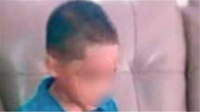 معرفش يستخدم الحمام.. جريمة أم عذبت طفلها بالحرق والجوع حتى الموت