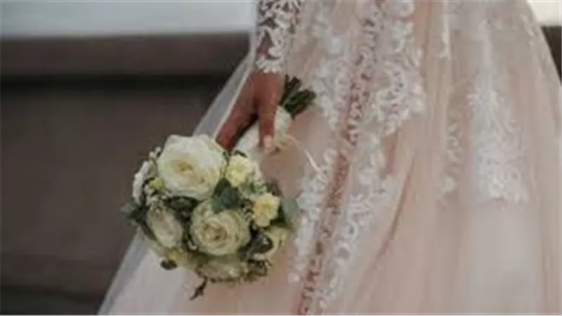 رغم غلو المهور..أب يزوج ابنتيه بدولار واحد