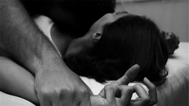 عنده رغبة جنسية متوحشة.. زيزي تطلب خلع زوجها في محكمة الأسرة