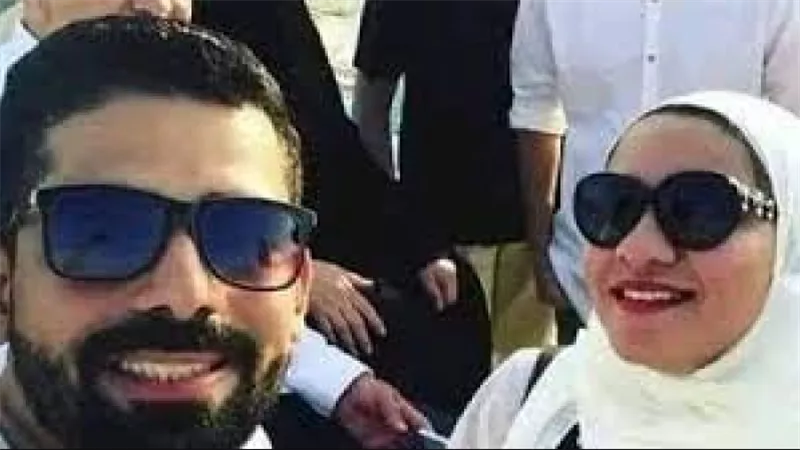 بكاء وصراخ.. زوجة صيدلي حلوان تنهار بعد الحكم بسجنها 15 عاما