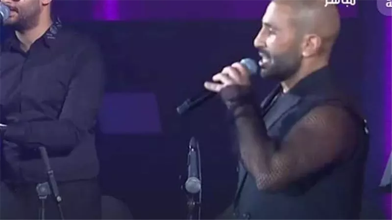 ملابس شفافة وحلق.. هجوم ناري على أحمد سعد بعد إطلالته المثيرة للجدل في حفل جدة | شاهد