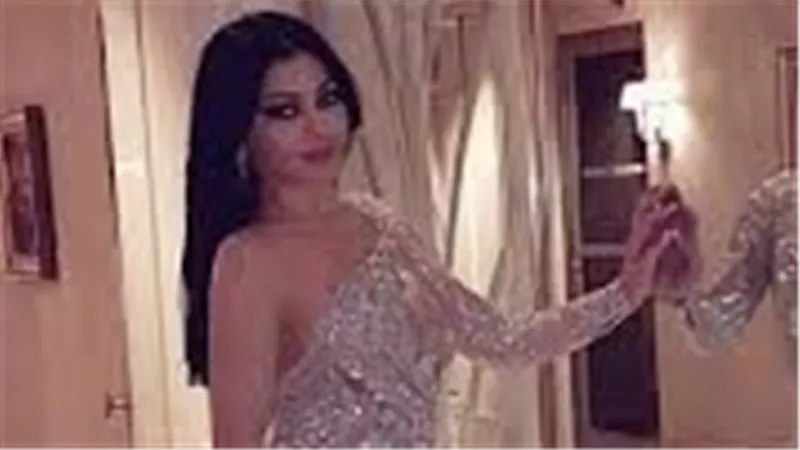 فستان جريء سعره صادم.. هيفاء وهبي تثير الجدل بإطلالة جديدة في باريس | شاهد