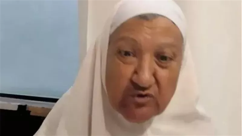 يبحث عنها 110 ملايين مصري.. من هي المسنة التائهة بالسعودية ؟ | شاهد