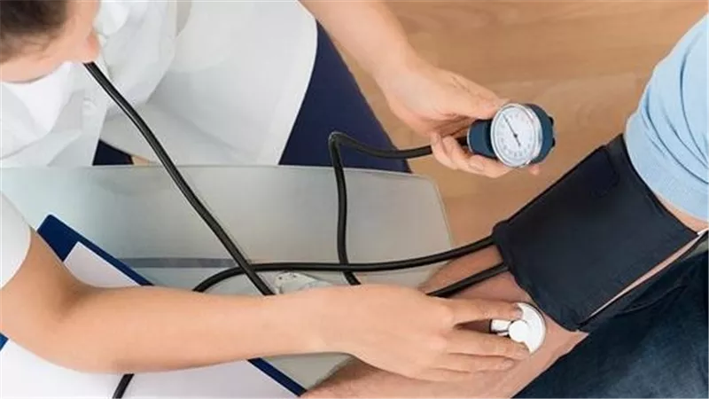 لا تتوقع.. مشروب شهير يخفض ضغط الدم خلال دقائق
