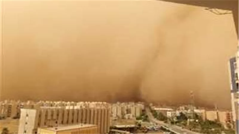 عاصفة ترابية وأمطار رعدية.. تحذيرات من حالة الطقس خلال الأيام المقبلة