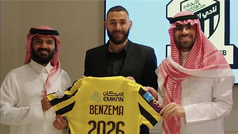 لن تتوقع..كم يتقاضى كريم بنزيما مع اتحاد جدة السعودي؟