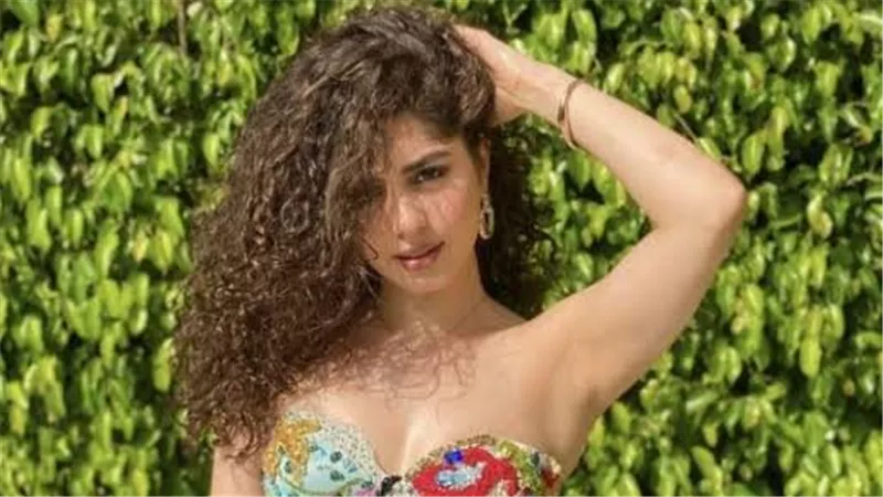 بفستان أحمر.. مايان السيد تشعل إنستجرام في أحدث ظهور | شاهد