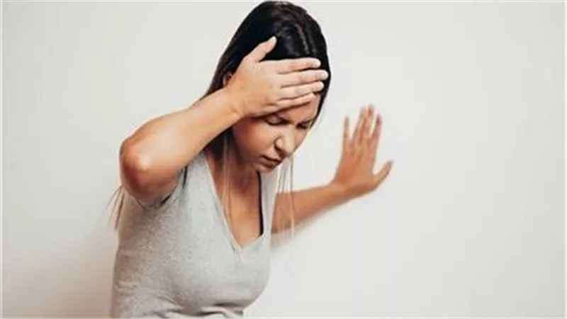 احذر.. الدوخة عند الوقوف علامة على الإصابة بهذا المرض | فيديو