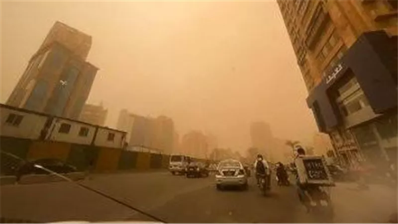 نوعية الملابس والاستحمام.. طبيب شهير يوجه نصائح للمواطنين بالتزامن مع الطقس السئ
