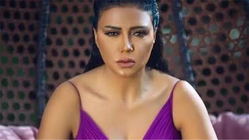 مش فستان.. إطلالة مثيرة لـ رانيا يوسف |شاهد