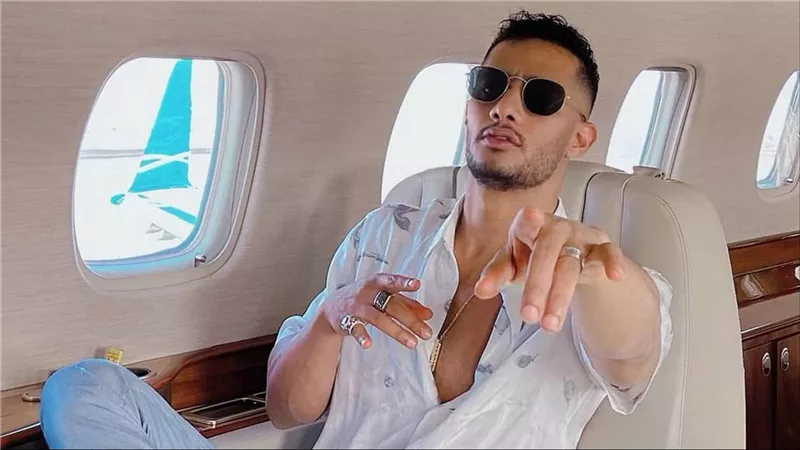أنا أغلى مطرب وهذا سر ركوبي طائرات خاصة.. تصريحات نارية لـ محمد رمضان | فيديو
