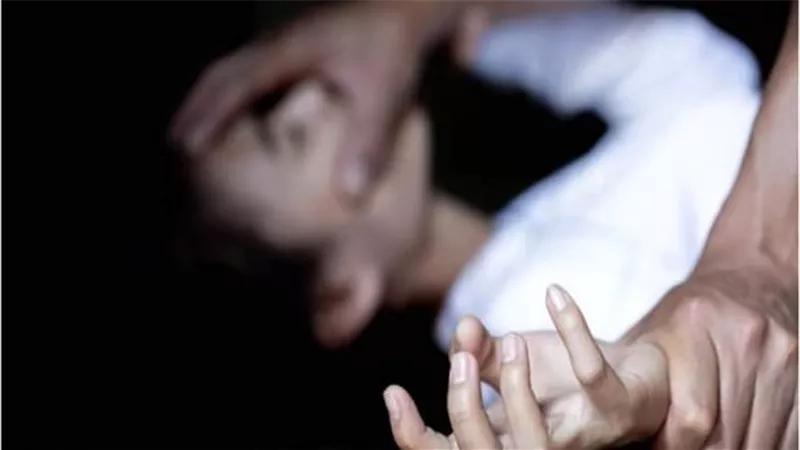 اغتصب أمه وقتل والديه.. جريمة وحشية ارتكبها شاب تهز دولة عربية