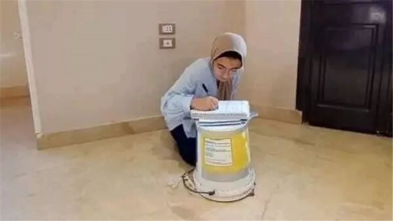 بتذاكر على جردل.. قصة كفاح وراء تفوق الأولى بإعدادية كفر الشيخ