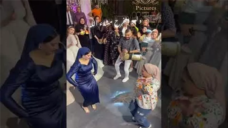 رقصة على الفيس وتهديد بالطلاق.. القصة الكاملة لصاحبة الفستان الأزرق