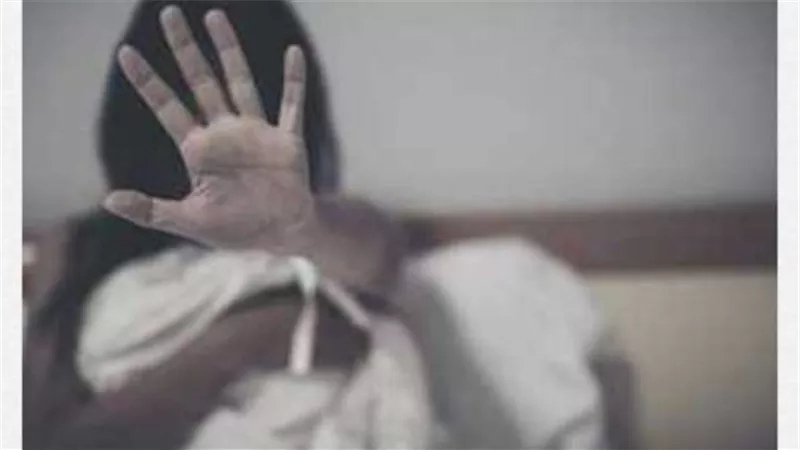هلفّق لِك تهمة.. قرار عاجل ضد مندوب مبيعات أجبر متزوجة على علاقة آثمة