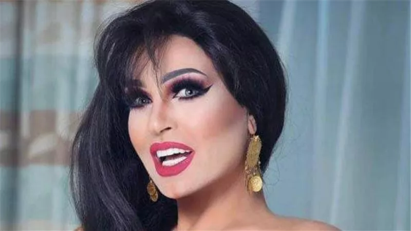 ما يقع إلا الشاطر.. فيديو لحظة سقوط فيفي عبده على الأرض | شاهد 