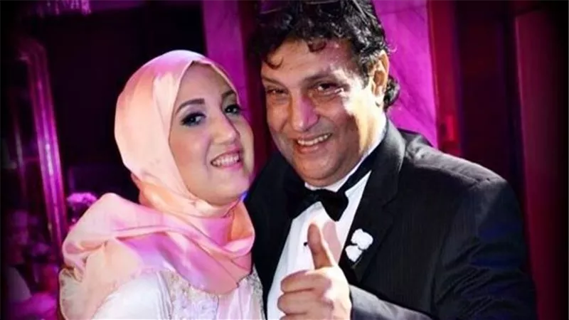 كان راجع من عزاء أمه.. تفاصيل صادمة في دهس سيارة فارهة طبيبا وابنته بشيراتون
