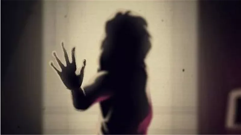 بيقول لي يا ملبن.. عبير تطلب الخلع: زوجي بيحكي تفاصيل جسمي لأخته 