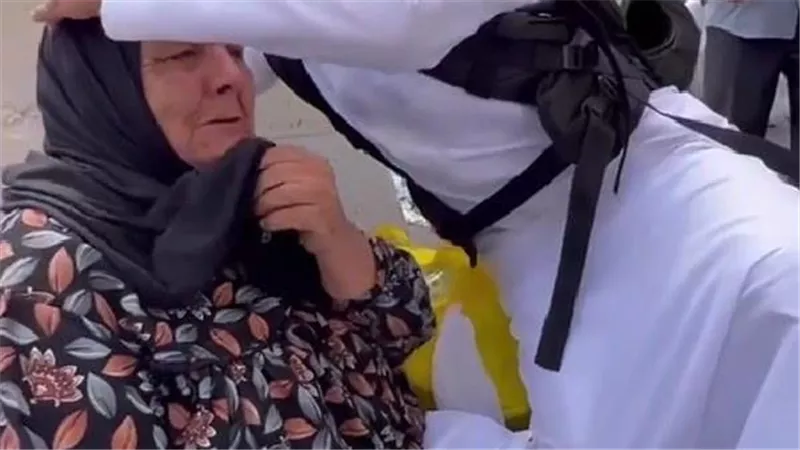 أمام الكعبة.. مسنة مصرية تنهار بالبكاء والسبب غير متوقع | فيديو