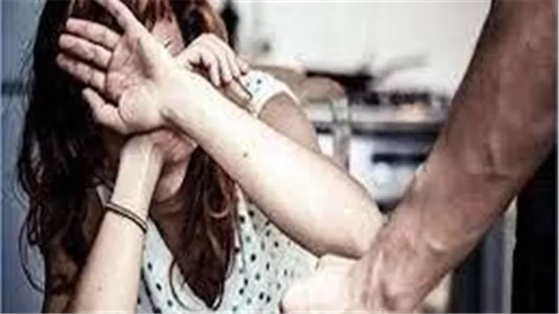 شاكك فيها.. تفاصيل مثيرة في اتهام منة لزوجها العرفي بتعذيبها 