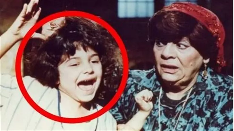 كل ماتكبر تحلى.. كيف تغير شكل بلية بطلة فيلم العفاريت بعمر 36 عاما | شاهد