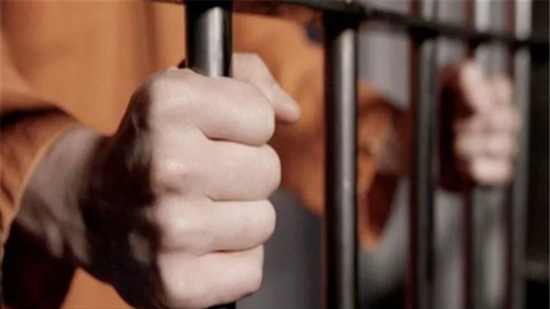 مبقاش فيه رحمة.. العم يشرع في إنهاء حياة ابن أخيه والسبب صادم